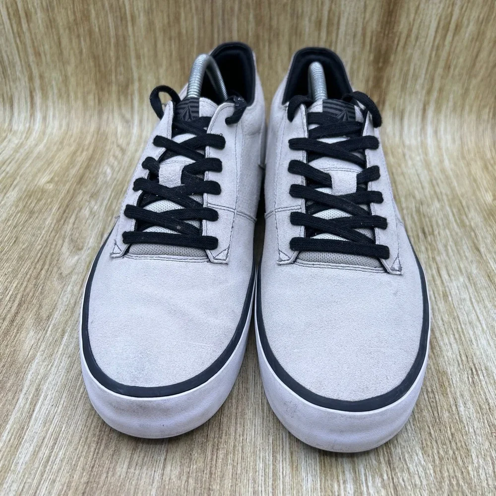 Volcom Steelo Skate Shoes Men's Size 10 Light Grey Suede Low Top V4011550 BNE